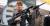 전미총기협회(NRA)를 통해 미 정계에 침투하려한 혐의로 구속된 마리아 부티나가 총기박람회에서 자동 화기를 들고 있는 모습.[트위터] 