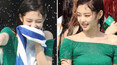 BLACKPINK's JENNIE Turned Into a 'Human Sprite' At Waterbomb Festival 2018?