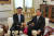  지난 4월 30일 조코 위도도 인도네시아 대통령 초청으로 자카르타 므르데카 궁에서 만난 김창범 주인도네시아 한국대사(왼쪽)와 안광일 주인도네시아 북한대사. [연합뉴스]