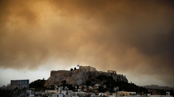 [서소문사진관]파르테논 신전 위협하는 그리스 아테네 산불 