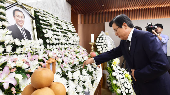 노회찬 빈소 찾은 ‘고교 동창’ 황교안…그들의 인연 