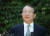 지난 6월 1일 오후 경기도 성남시 자택 인근에서 ‘재판거래 의혹’ 관련 입장을 발표하고 있는 양승태 전 대법원장. [뉴시스]