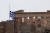 25일 그리스 아테네 파르테논 신전 인근에 그리스 국기가 조기로 게양되어 있다. [REUTER=연합뉴스] 