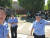 26일 폭발로 추정되는 사고가 발생한 중국 베이징 주중 미국대사관 앞에 출동한 공안들. [로이터=연합뉴스]