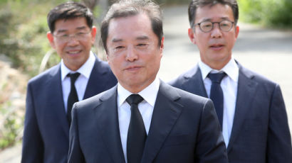 국회의원 아닌 김병준, 한국당 의원총회 가려는 이유는