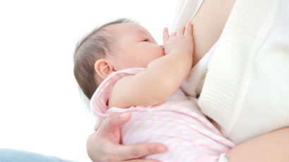 WHO "출산 직후 수유가 아기의 건강 보장한다"
