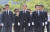 김병준 자유한국당 비상대책위원장(가운데)과 당직자들이 30일 경남 김해시 진영읍 봉하마을을 방문해 고 노무현 대통령의 묘역에서 참배하고 있다. 송봉근