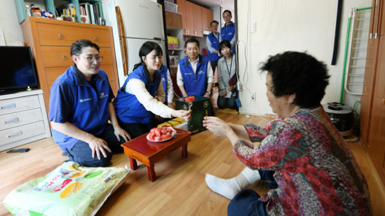 조현준 회장등 효성그룹 봉사단, 500가구에 '사랑의 쌀' 전달
