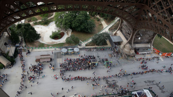 지난해 600만 관광객 찾은 파리 ‘에펠탑’ 직원들 파업…이유는?