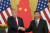 도널드 트럼프 미국 대통령(왼쪽)이 지난해 11월 중국 베이징에서 시진핑 중국 국가주석과 만났다. 8개월 뒤 미ㆍ중 무역전쟁이 시작됐다. [베이징 AP=연합뉴스]