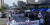 문재인 정부를 규탄하는 태극기부대가 4일 광화문광장 주위 도로를 행진하고 있다. 바로 옆 광화문 광장에는 &#39;제4차 불법촬영 편파수사 규탄시위&#39;가 열리고 있다. [유튜브 캡처]