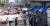 문재인 정부를 규탄하는 태극기부대가 4일 광화문광장 주위 도로를 행진하고 있다. 바로 옆 광화문 광장에는 &#39;제4차 불법촬영 편파수사 규탄시위&#39;가 열리고 있다. [사진 유튜브 캡처]