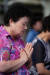 일 서울 강북구 우이동 도선사 석불전에서 우명순 씨가 올 해 수능수험을 보는 친손자와 외손자를 위해 기도하고 있다. 김상선 기자