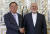 7일(현지시간) 이란의 테헤란에서 이용호(왼쪽) 북한 외무상이 모하마드 자바드 자리프 이란 외무장관과 만나 악수하고 있다. [AFP=연합뉴스]