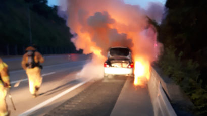 광주대구고속도로 달리던 SM5 승용차 화재…인명피해 없어