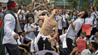방글라데시 고교생 유혈시위…한인 "도와주세요" SNS로 알려