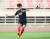 아시안게임 대표팀에 합류한 김진야가 팀 훈련 도중 동료에게 패스하고 있다. [연합뉴스]