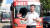 인천에서 버스 사업을 하는 신동완 선진여객 대표가 최저임금 인상 등으로 인한 광역버스 운행의 어려움을 토로하고 있다. 뒤에 보이는 빨간색 버스가 인천과 서울을 오가는 광역버스 중 하나다. [변선구 기자]