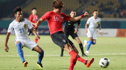 [속보] '황의조 추격 골' 한국 1-2 말레이시아