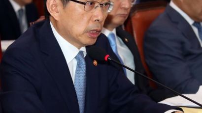 최저임금 민심에 다급한 정부…법무장관은 '궁중족발' 찾았다