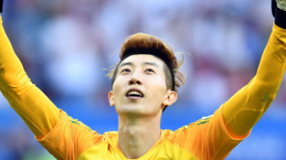 Korean Soccer Player Who Is Famous for His White Skin than Westerners