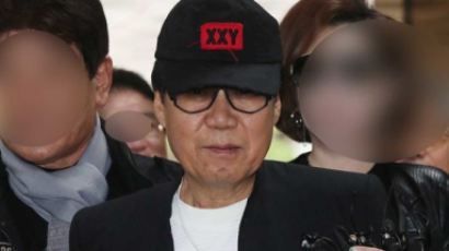 조영남, '대작 혐의' 무죄···"재판부 판단 경의 표한다"