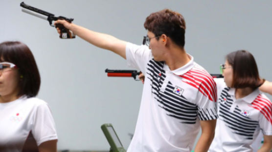 이대명-김민정, AG 혼성 사격 공기권총 10m 은메달 획득
