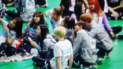 "SELFIE Together?" A Special Bond Between RED VELVET and NCT at 'Idol Star Athletic Championships'