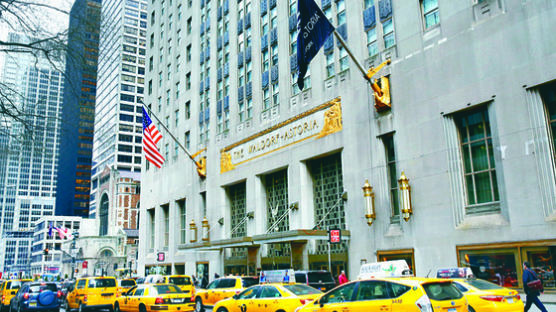 [심재우의 뉴스로 만나는 뉴욕] 부동산 쇼핑하던 왕서방들, 맨해튼 호텔 팔고 떠난다