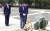 이해찬 민주당 당대표 후보가 7월 28일 경남 김해시 봉하마을을 찾아 노무현 전 대통령 묘역에 묵념하고 있다. / 사진:이해찬 의원실