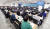 서울 동작구 노량진에 위치한 한 경찰공무원 학원에서 지난 3일 수험생들이 수업을 듣고 있다. [뉴스1]