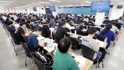 입시 → 공시 → 자격증 시험 … ‘평생 사교육’에 갇힌 한국