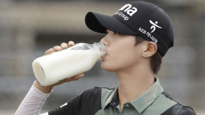 돌아온 박성현 … 세계 1위 우유 세리머니 