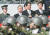 아베 총리가 자위대의 날인 지난해 10월 23일 도쿄 북부 아사카에서 자위대를 사열하고 있다. [AP]