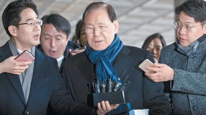 MB 측근 김백준, 국정원 특활비 관련 검찰 출두