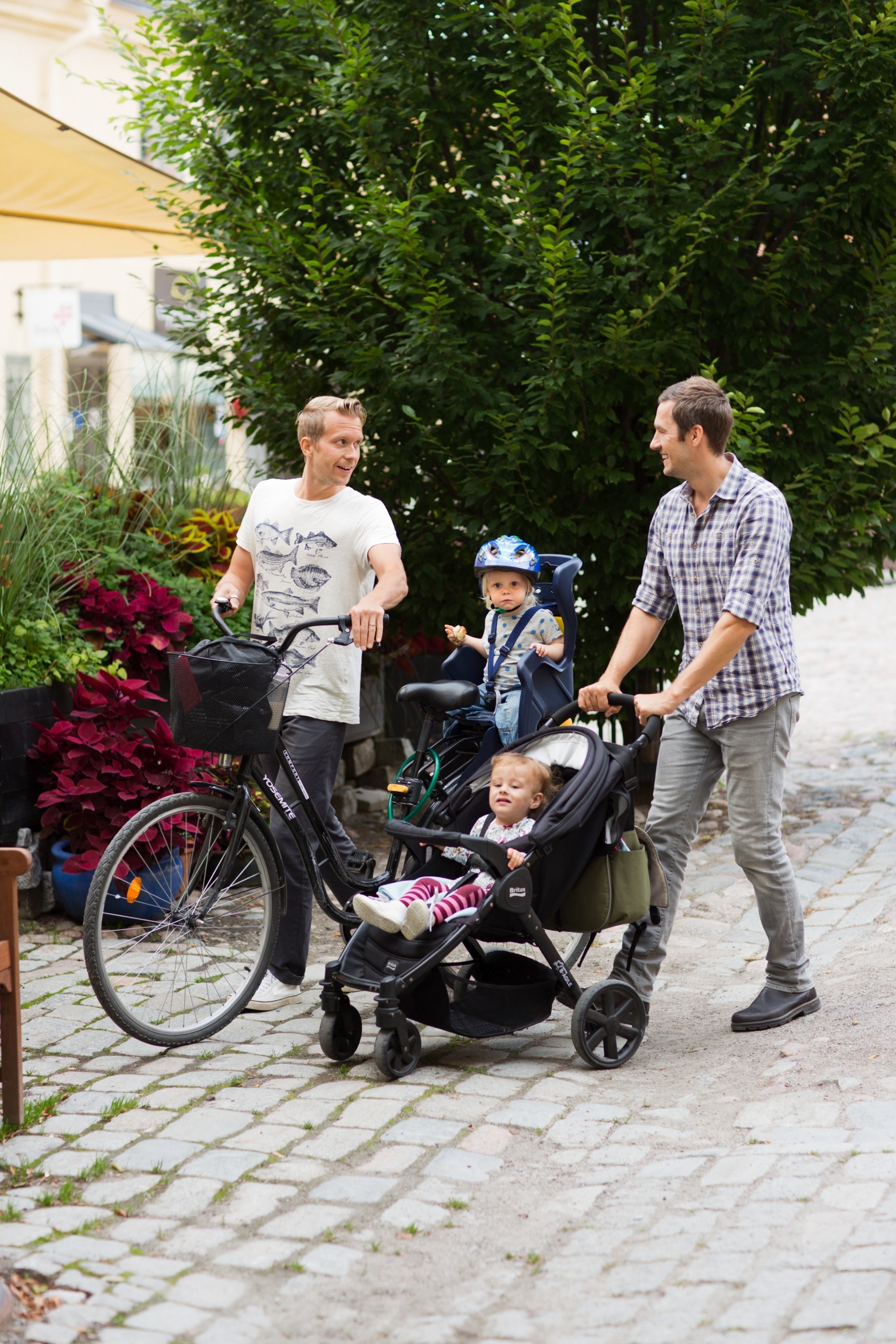 육아휴직을 하고 가정에서 자녀를 돌보는 스웨덴 남성들. &#39;라떼파파&#39;로도 불린다. [사진 스웨덴 사회보험청]