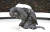  4ㆍ3 평화공원 광장에 설치된 조각상 ‘비설’. 지난 밤 내린 눈이 아기를 안은 어머니의 등에 소복했다. 조각상은 실제 사건을 모티브로 삼았다. 손민호 기자 