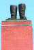 1956년 헝가리 혁명의 기억물 ‘스탈린 구두’ 동상.