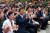 문재인 대통령(왼쪽 두 번째)이 7월 5일 서울시 구로구의 한 행복주택 아파트 광장 놀이터에서 열린 신혼부부 및 청년 주거대책 발표 행사에서 박수치고 있다. [청와대사진기자단]