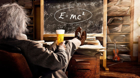 칼스버그 맥주 광고에는 왜 아인슈타인이 나올까?