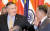 4일 싱가포르에서 만난 마이크 폼페이오 미국 국무장관(왼쪽) 과 이용호 북한 외무상. [연합뉴스]