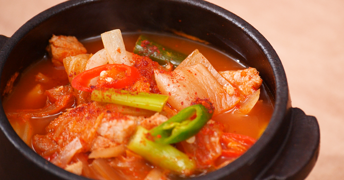 [쿠킹]칼칼한 돼지고기 김치찌개, 고기 냄새 잡고 깊은 맛 내려면 | 중앙일보