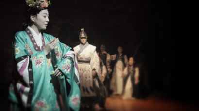 한국식 오페라 '몽유도원도'에 빠지다