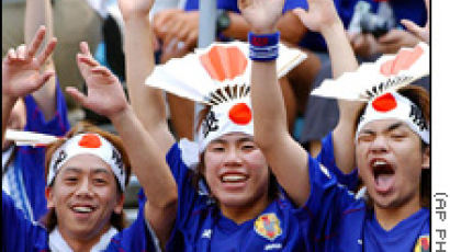 일본의 축구 영웅들, 경제불황 속 빛을 발하다