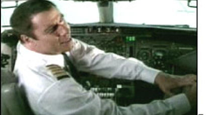 존 트라볼타, 항공사 위한 '우정의 비행'