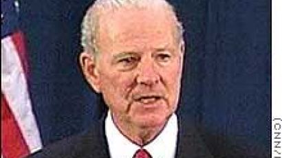 제임스 베이커 전 국무 장관 "독단적 이라크 공격 위험"