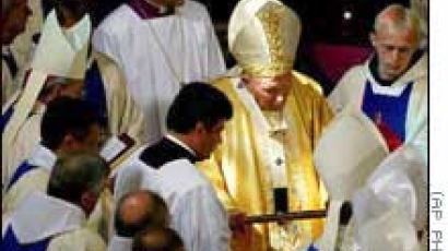 교황 "성도착자 사제직에서 추방하라"