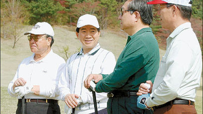 [사진] 골프 치는 盧대통령