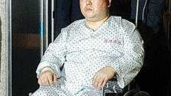 [사진] 휠체어 탄 김홍일의원