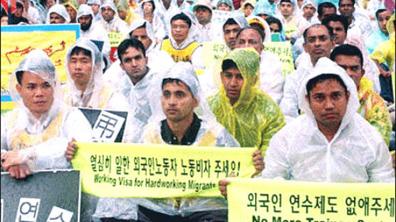 [사진] "노동허가제 도입하라"